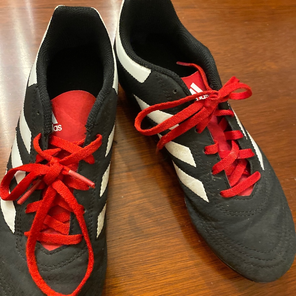 Adidas Black/White & Red boy’s Soccer Shoes. Size 5.5